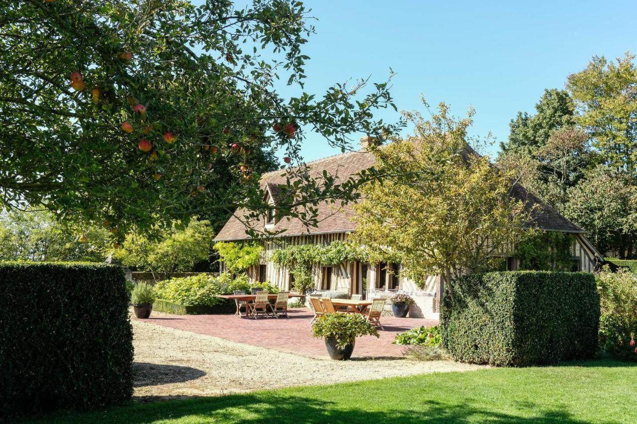 Maison Jardin Gaillard disposant d'une piscine chauffée Bieville-en-Auge Esterno foto