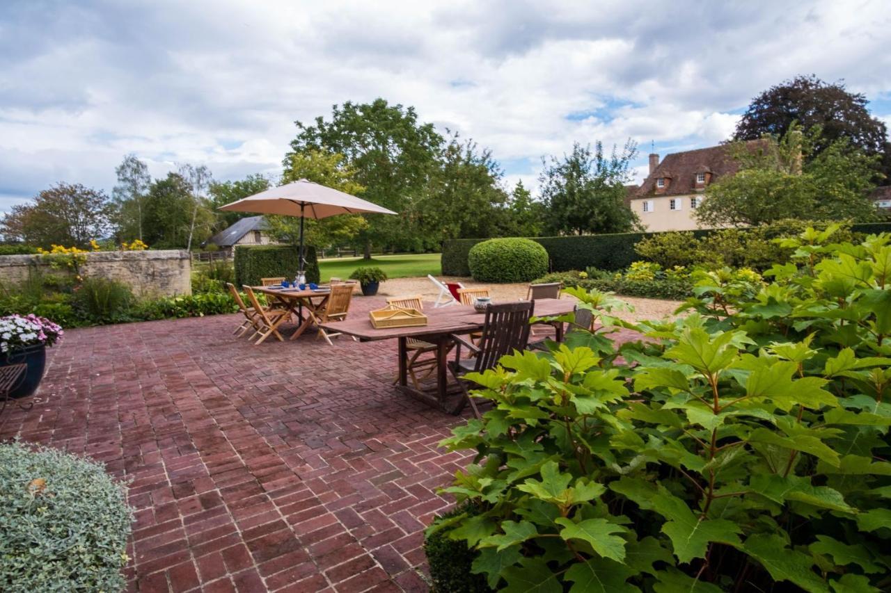 Maison Jardin Gaillard disposant d'une piscine chauffée Bieville-en-Auge Esterno foto
