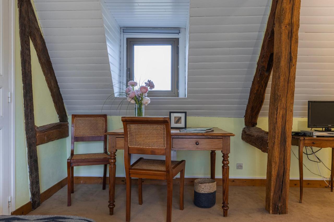 Maison Jardin Gaillard disposant d'une piscine chauffée Bieville-en-Auge Esterno foto