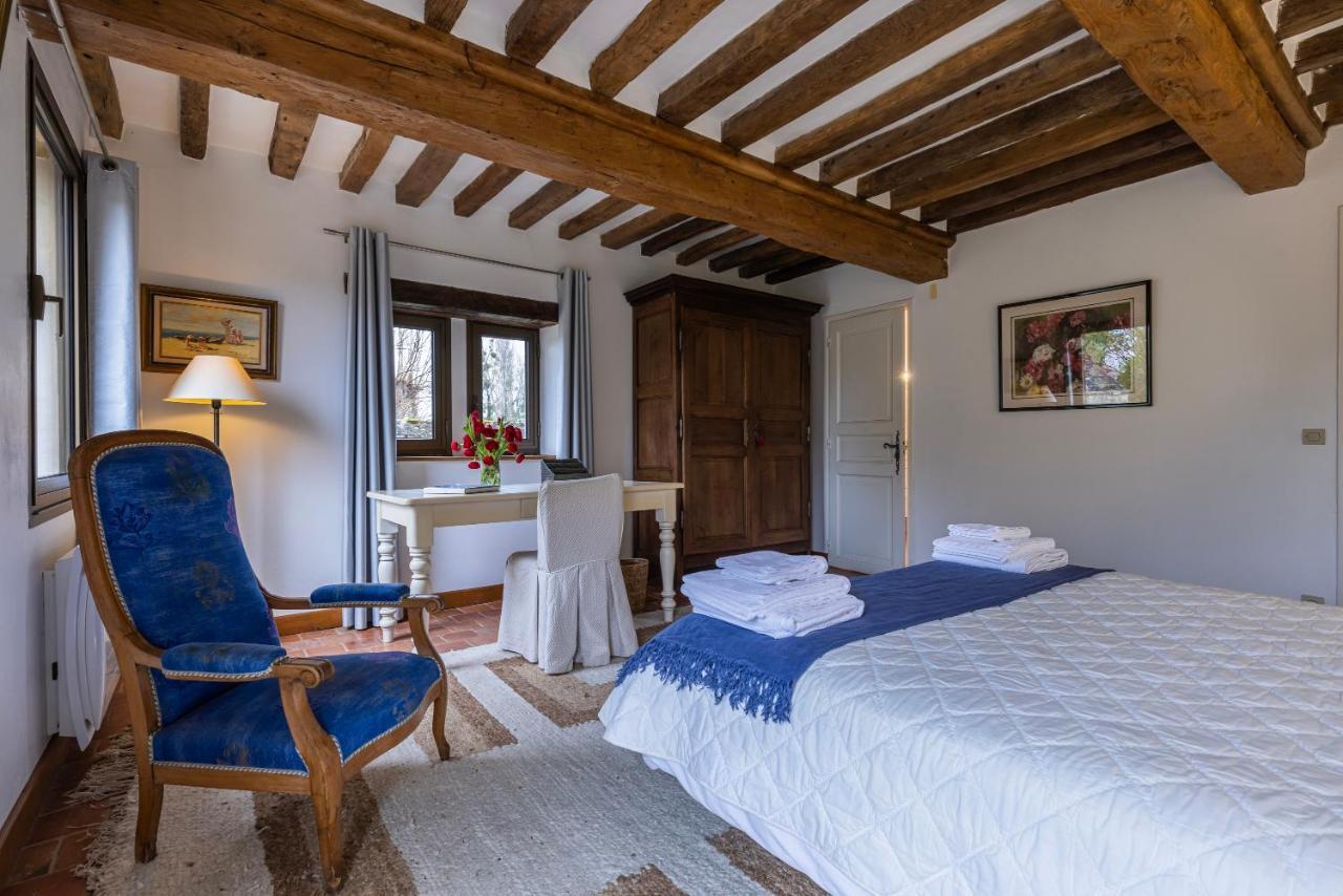 Maison Jardin Gaillard disposant d'une piscine chauffée Bieville-en-Auge Esterno foto