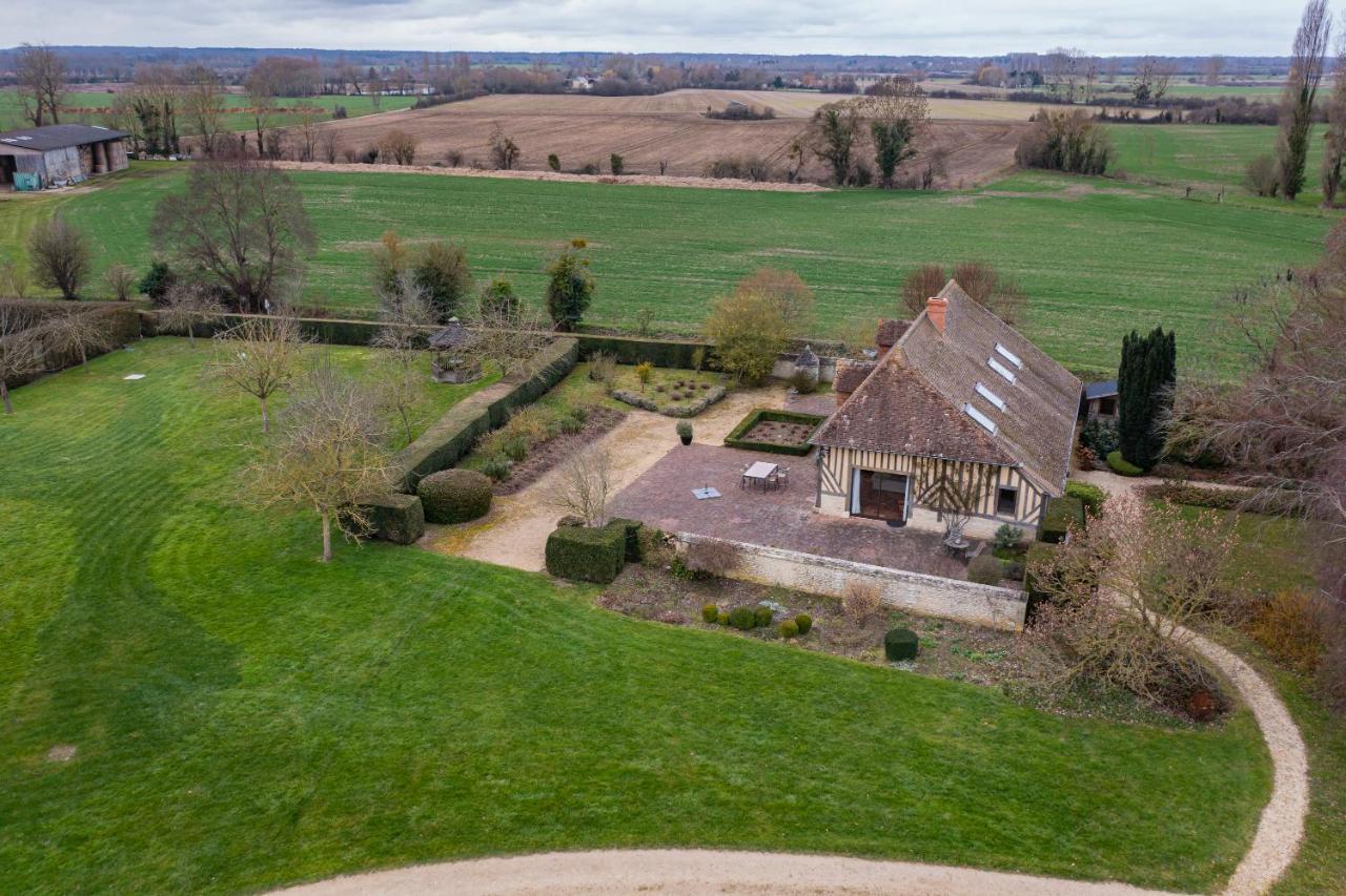 Maison Jardin Gaillard disposant d'une piscine chauffée Bieville-en-Auge Esterno foto